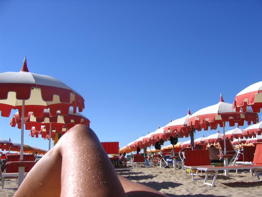 Hotel Capri Rimini Esterno foto