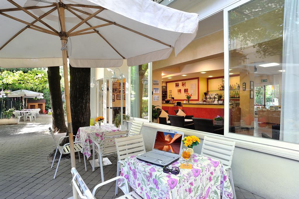 Hotel Capri Rimini Esterno foto