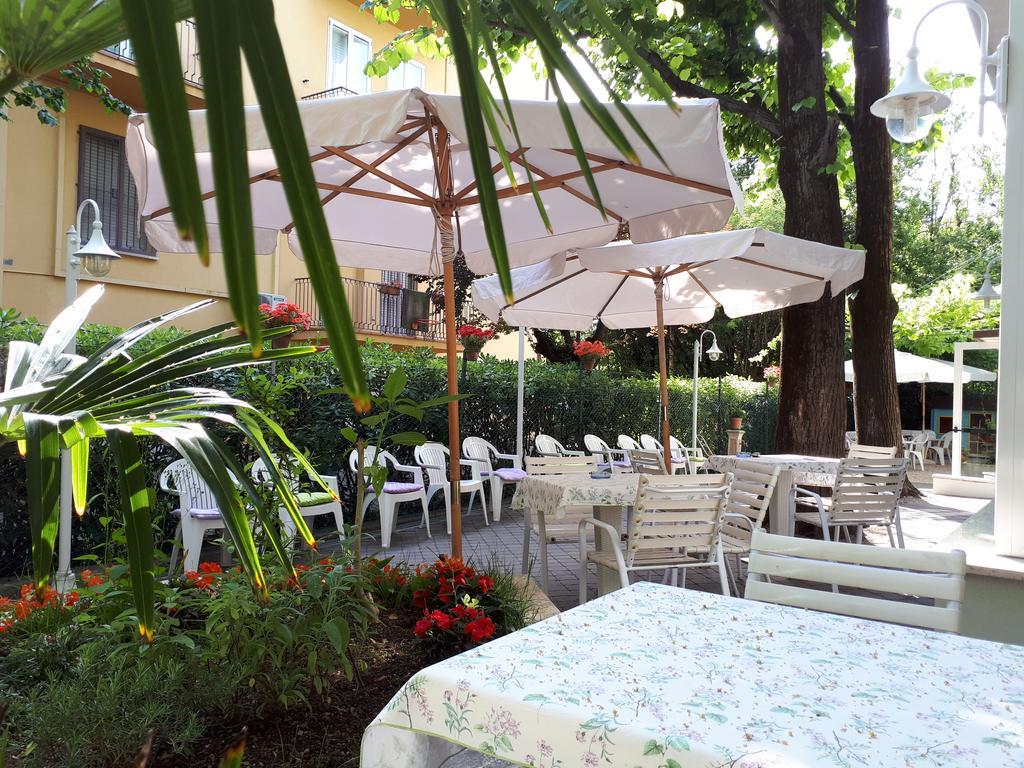 Hotel Capri Rimini Esterno foto