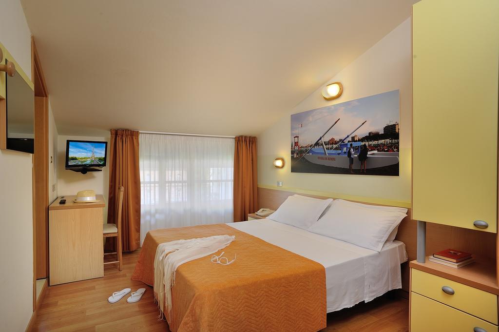 Hotel Capri Rimini Esterno foto