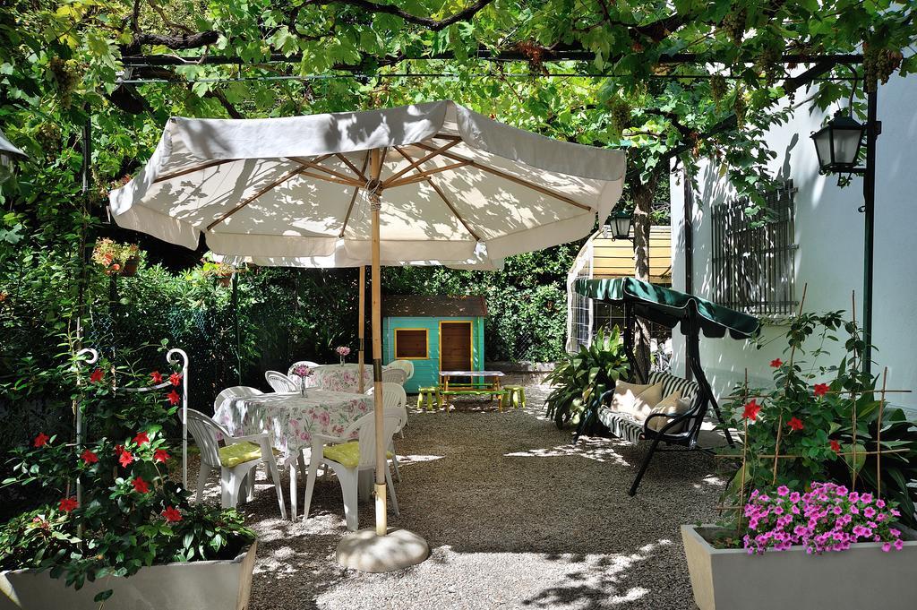 Hotel Capri Rimini Esterno foto