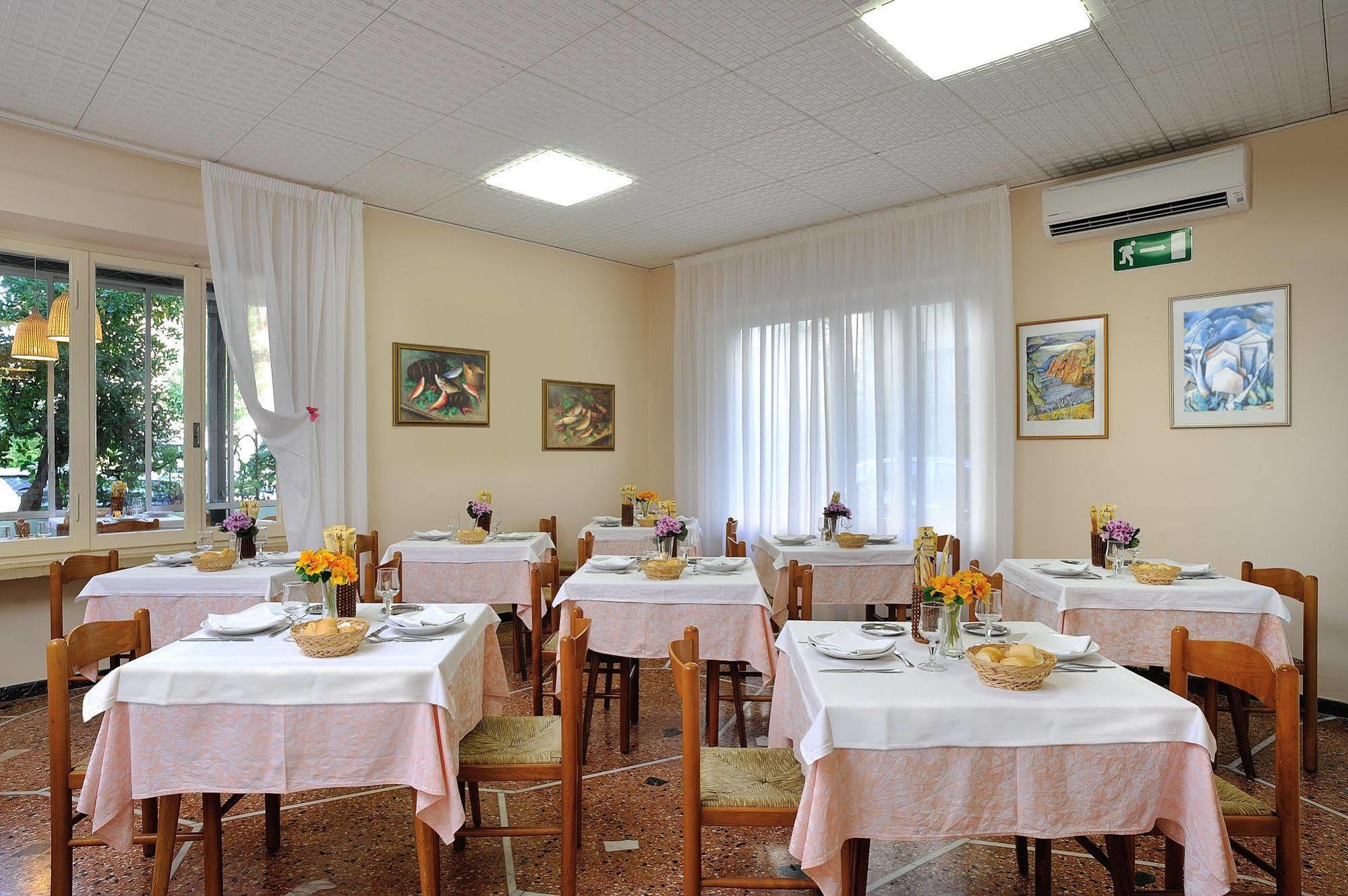Hotel Capri Rimini Esterno foto