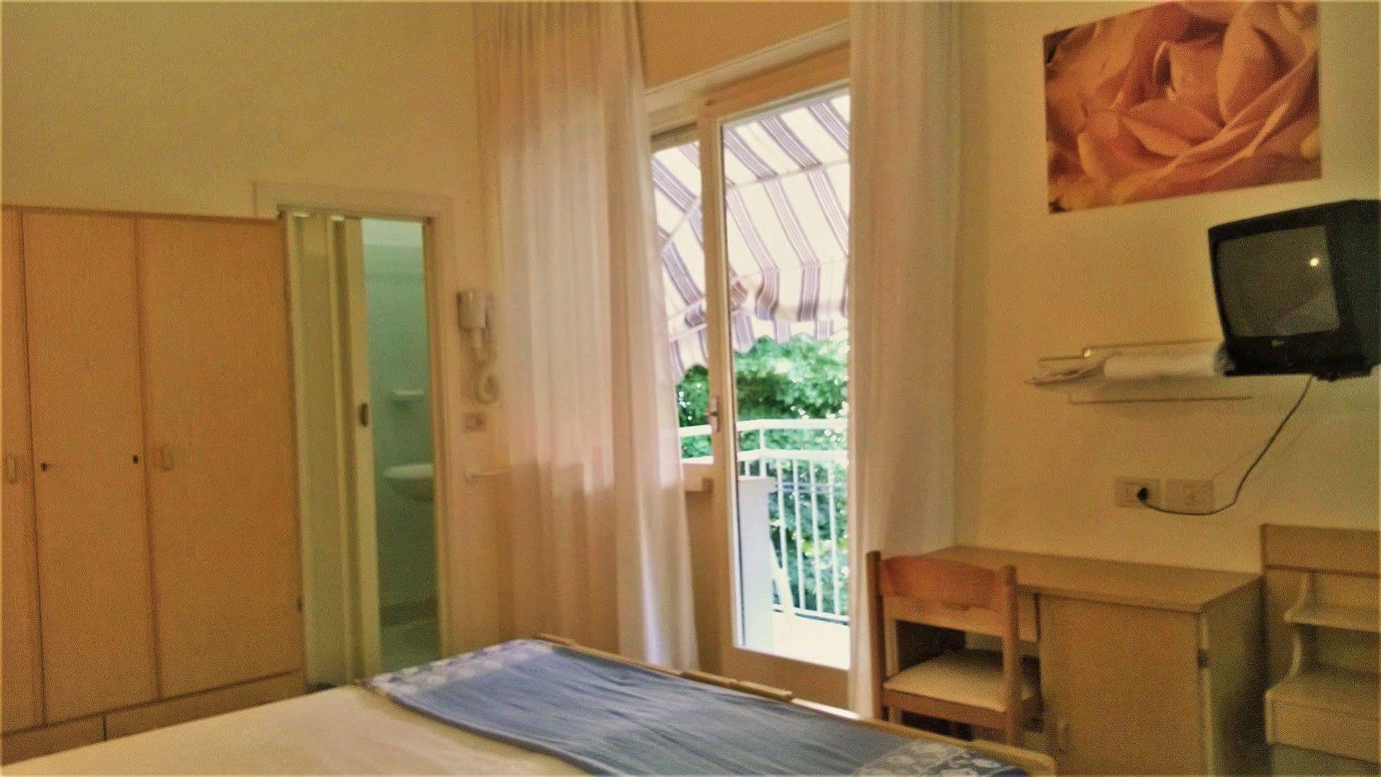 Hotel Capri Rimini Esterno foto