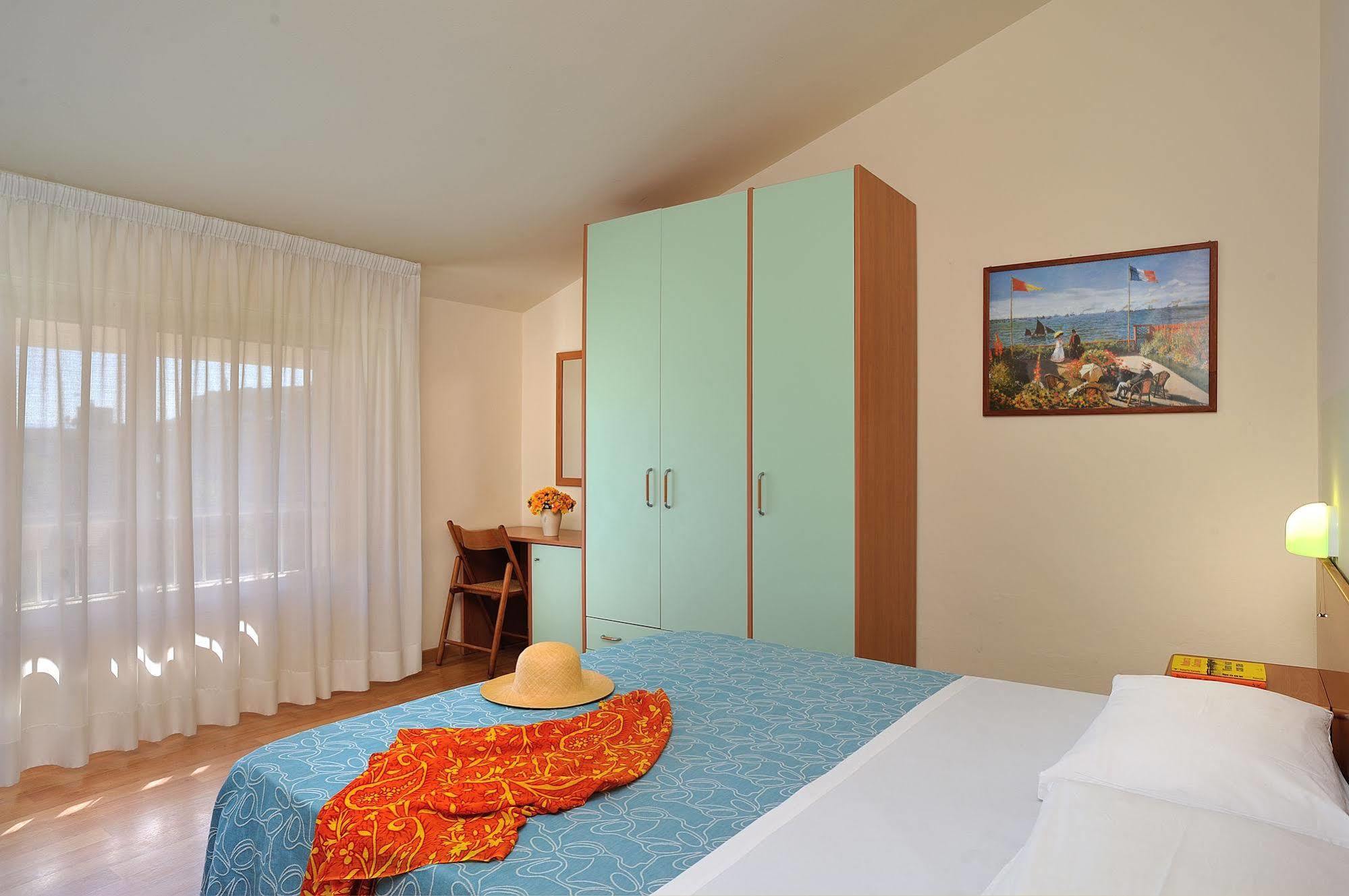 Hotel Capri Rimini Esterno foto
