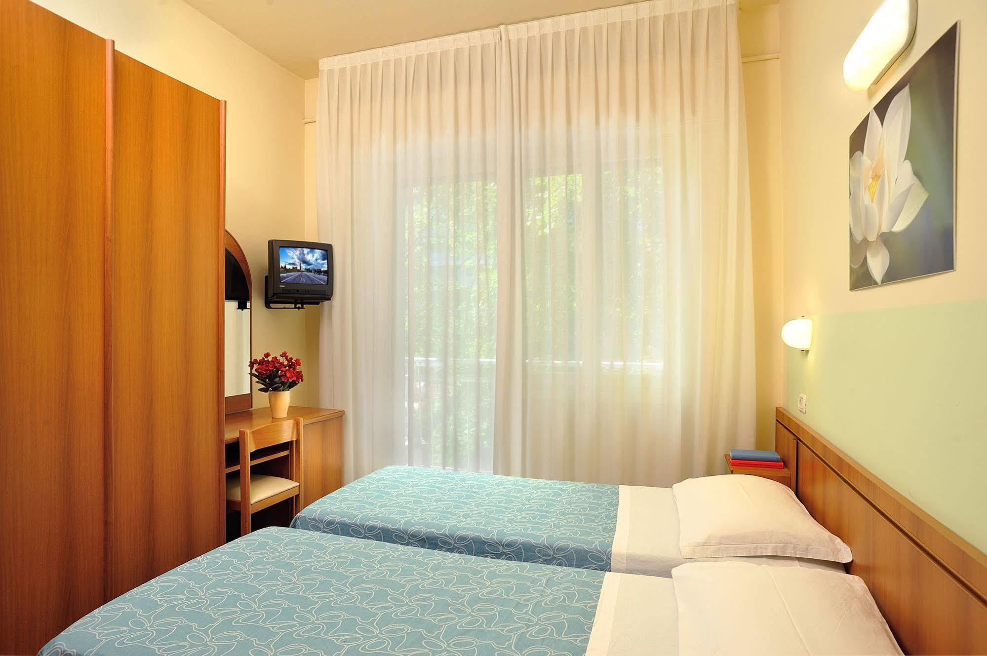 Hotel Capri Rimini Esterno foto