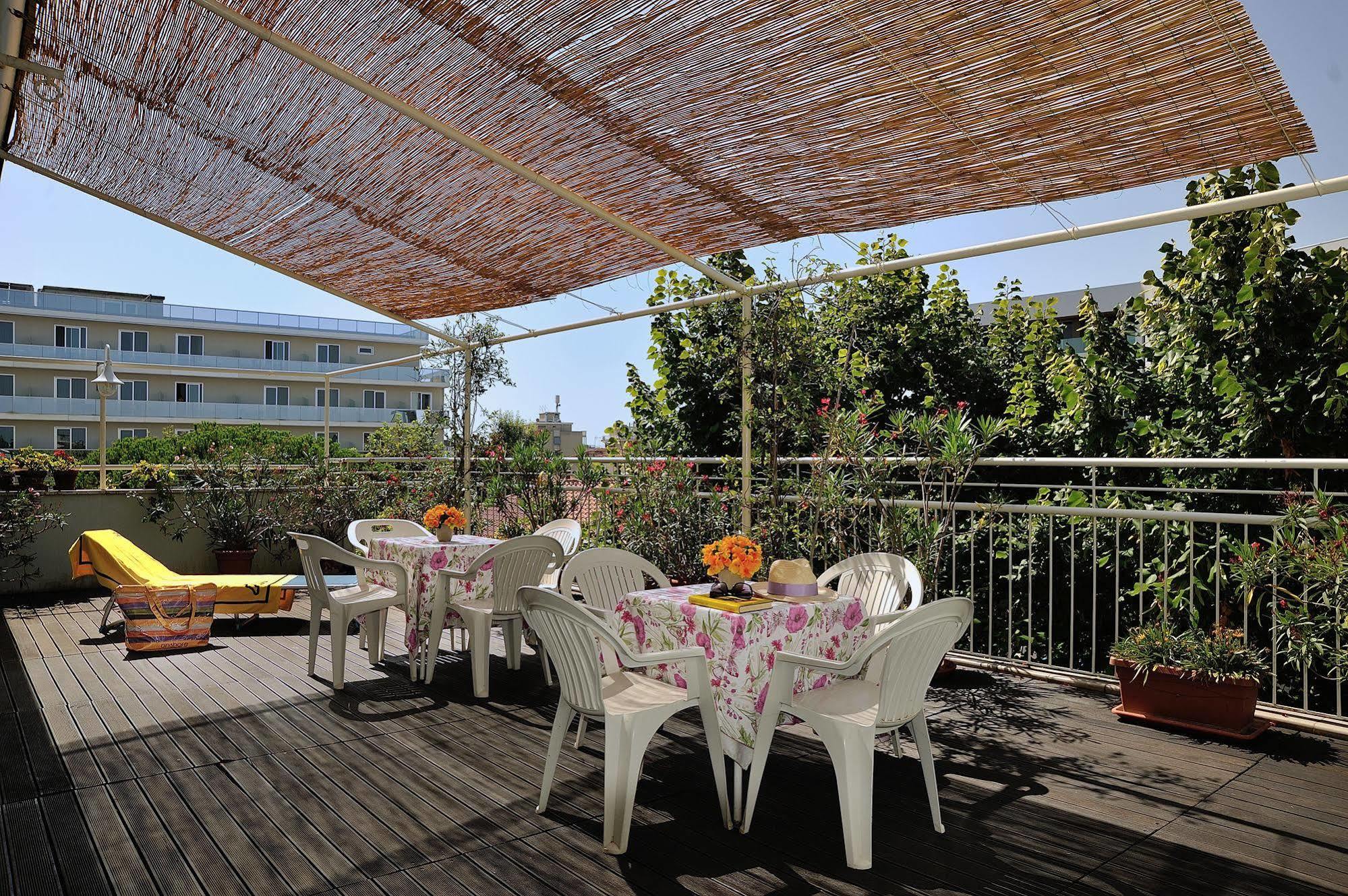 Hotel Capri Rimini Esterno foto