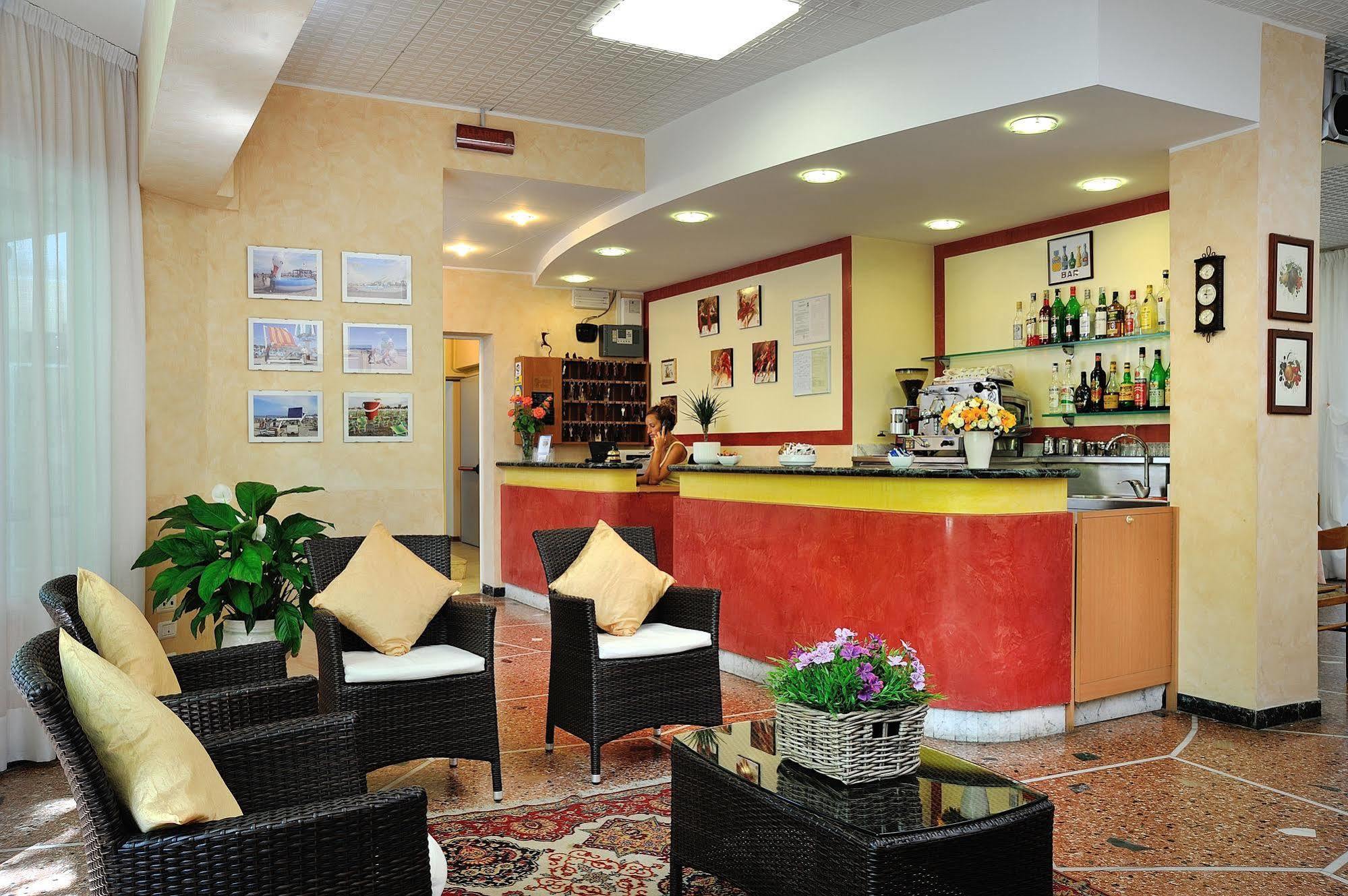 Hotel Capri Rimini Esterno foto
