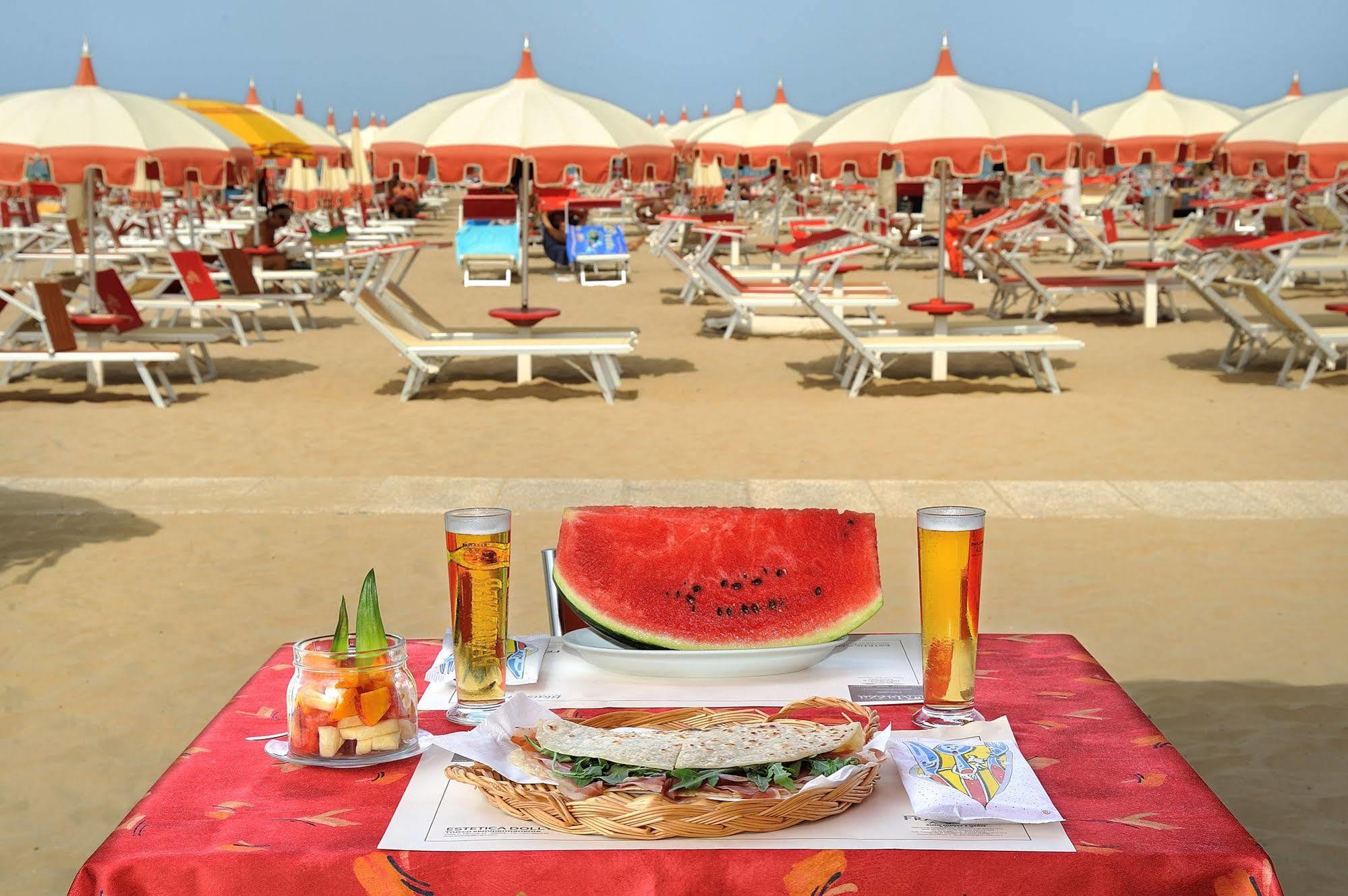 Hotel Capri Rimini Esterno foto