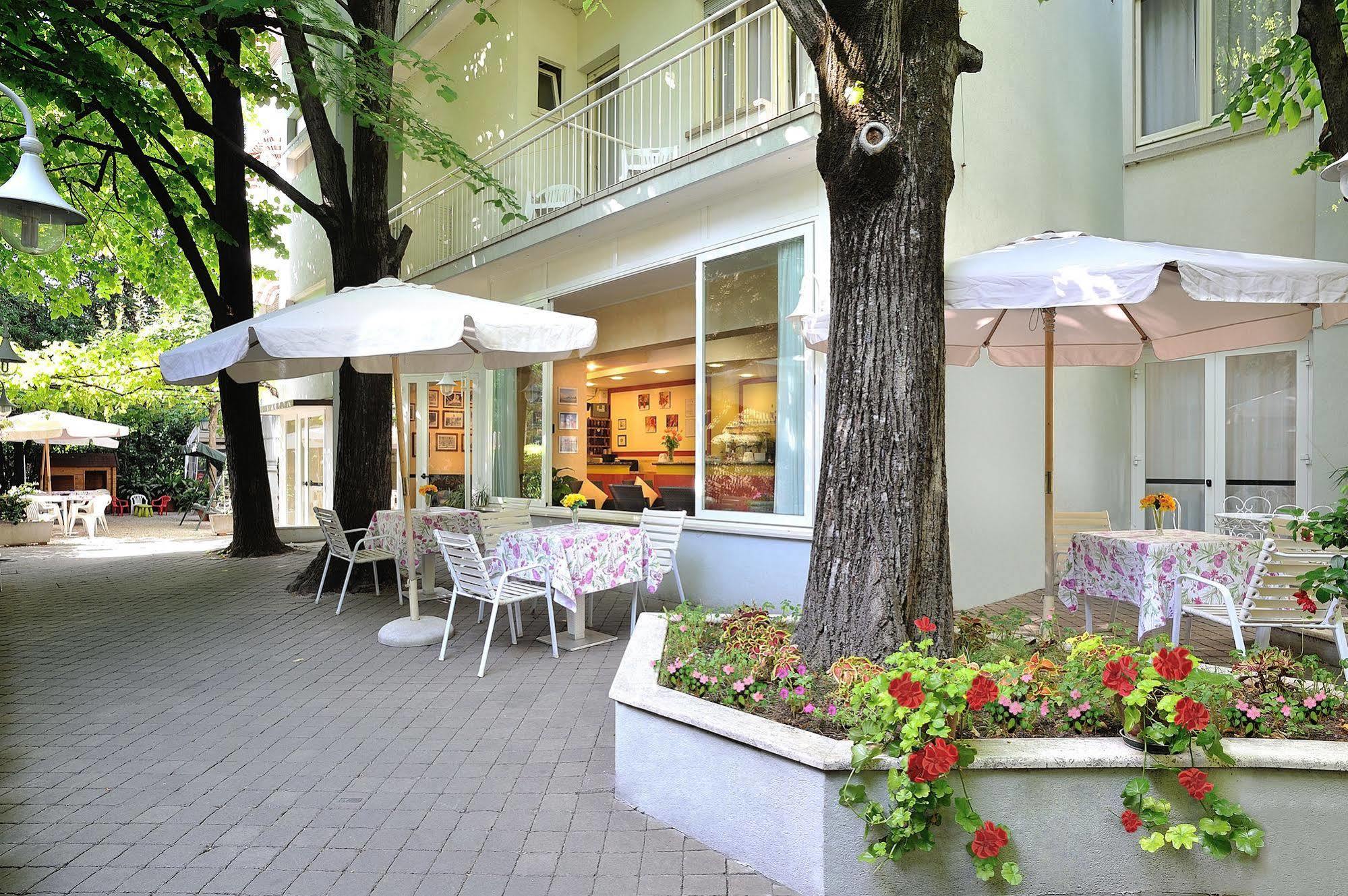 Hotel Capri Rimini Esterno foto