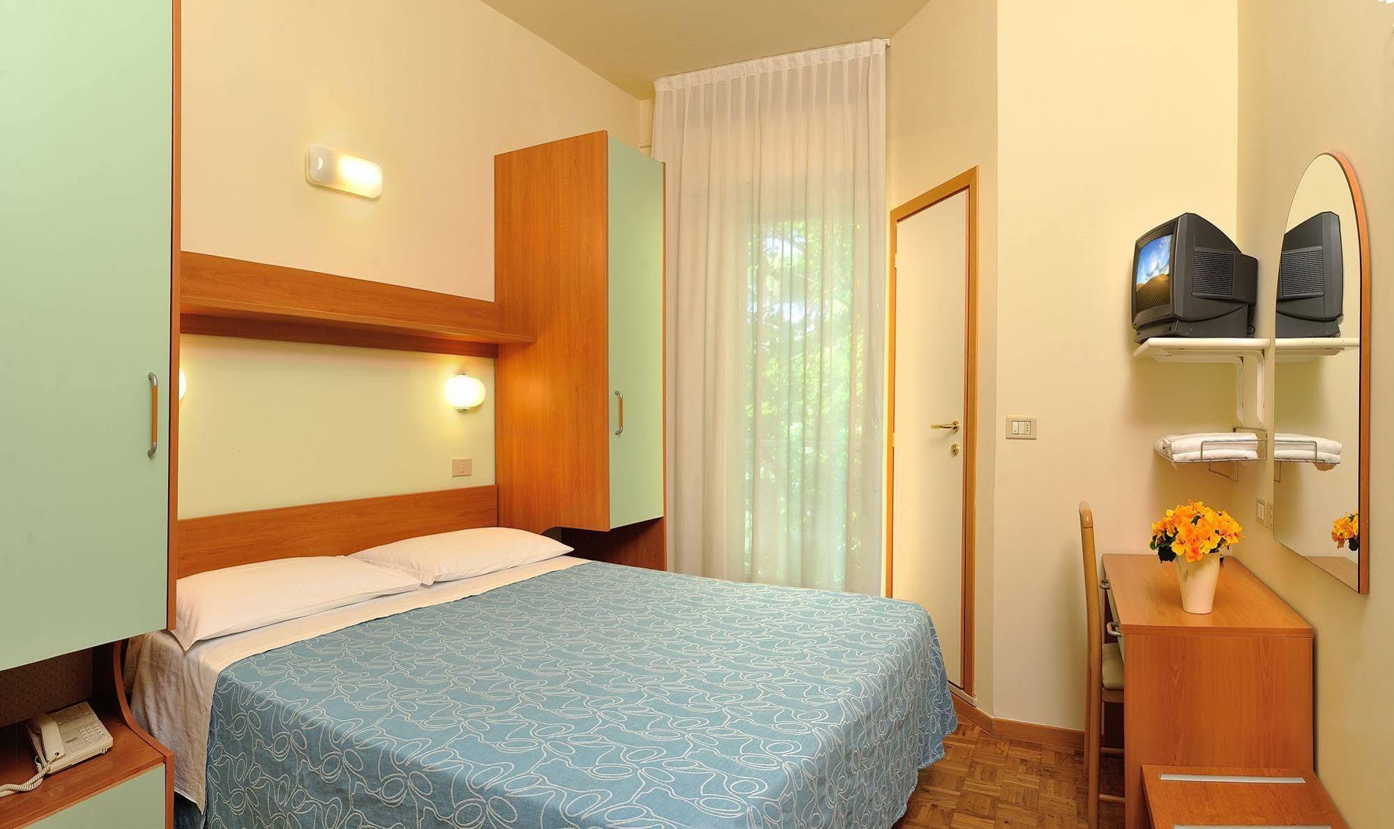 Hotel Capri Rimini Esterno foto