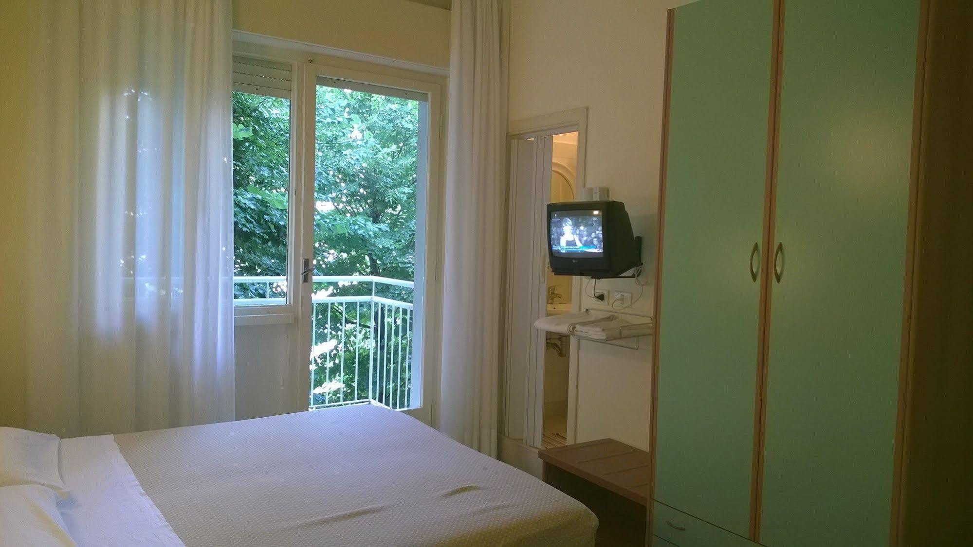 Hotel Capri Rimini Esterno foto