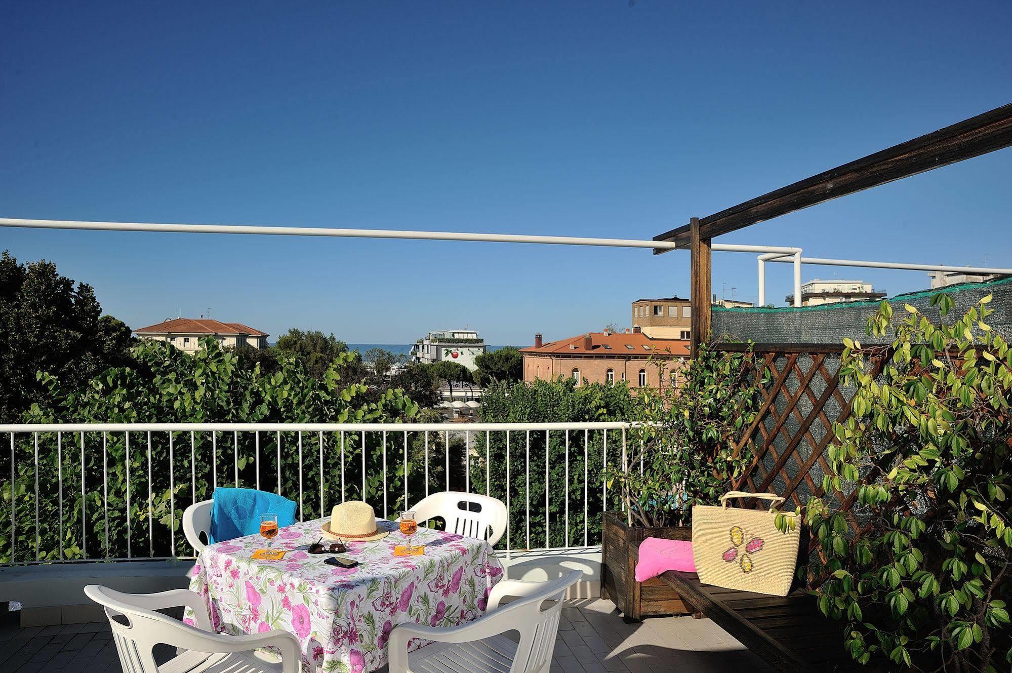 Hotel Capri Rimini Esterno foto