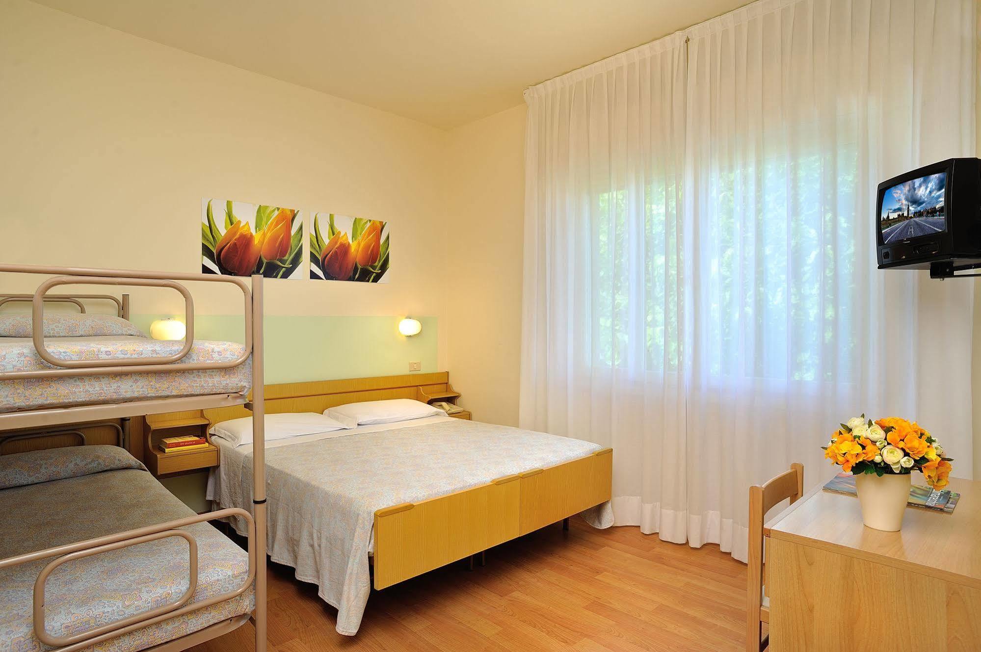 Hotel Capri Rimini Esterno foto